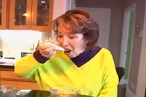 Phát minh kỳ diệu: Thìa thông minh cho bệnh nhân Parkinson