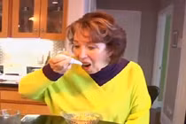 Phát minh kỳ diệu: Thìa thông minh cho bệnh nhân Parkinson