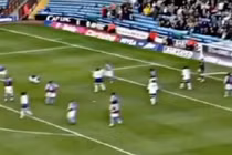 Những tình huống hài hước nhất trong bóng đá