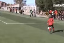 Cầu thủ nhí trình diễn kỹ thuật điêu luyện như Messi