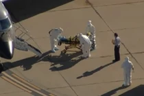 Người đàn ông bên bệnh nhân Ebola gây rúng động nước Mỹ