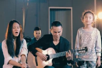 “Chắc ai đó sẽ về” Tú Dưa cover với 2 con gái