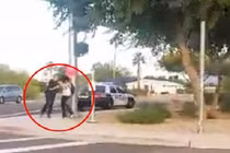 Cảnh sát Mỹ tấn công cô gái bất ổn về tâm lý