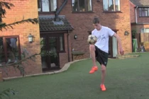 Phát sốt màn biểu diễn bóng đá siêu đỉnh