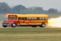 Xe buýt cực khủng với động cơ phản lực