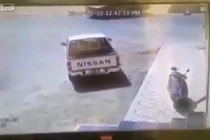 Clip: Dùng ô tô đi trộm xe máy