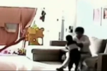 Bảo mẫu đánh dã man cậu bé 5 tuổi lười ăn
