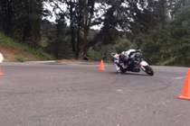 Thán phục màn úp cua số 8 phong cách MotoGP