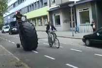 Ngỡ ngàng chiếc xe đạp khủng nhất thế giới