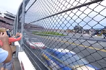 Clip: Kinh hoàng tốc độ của xe đua