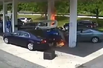 Tai nạn khủng khiếp: Lái xe đâm thẳng cột bơm xăng