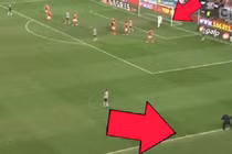 Màn chỉ đạo câu giờ “cực bá đạo” của HLV bóng đá