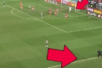 Màn chỉ đạo câu giờ “cực bá đạo” của HLV bóng đá