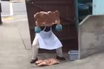 Kinh hãi cách rã đông thịt của một nhà hàng Trung Quốc