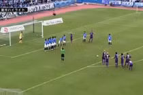 Pha phối hợp đá phạt điên rồ nhất lịch sử bóng đá