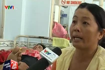 Đánh bạn chấn thương sọ não vì không cho chép bài