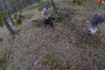 Clip: Kinh hãi “xác sống” xuất hiện trong rừng