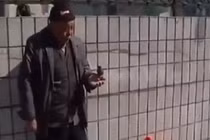 Cận cảnh cách ăn xin bá đạo ở Trung Quốc