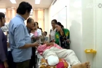 Xót xa 2 cha con gặp tai nạn, phải lắp chân giả