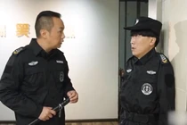 Video: Chàng bảo vệ 'hạ gục' toàn bộ công ty ngay ngày đầu đi làm