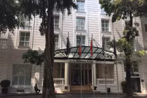 Cận cảnh khách sạn Metropole tạm dừng hoạt động để khử khuẩn