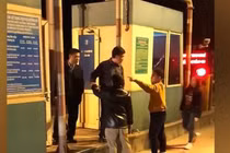 Hai bố con tự xưng là công an gây rối trạm BOT ở Thái Bình: Xử lý thế nào?