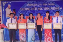 Miễn nhiệm nữ hiệu trưởng cầm giấy khen của đồng nghiệp để 'ra oai'