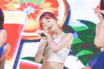 Nữ idol thế hệ mới sở hữu thân hình S-line