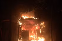 Video: Cháy tiệm bánh lớn nhất Hà Tĩnh, nhân viên nữ nhảy từ tầng 2 thoát thân