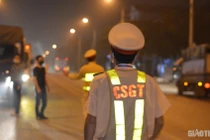 Ùn dài 6km tại cửa ngõ vào Quảng Ninh, tài xế phải chờ 4-6 tiếng để kiểm tra dịch 