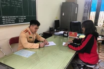 Bốc đầu xe máy để đăng lên facebook "câu like", nhóm thanh niên bị phạt nặng 