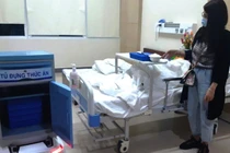 Virus corona thâm nhập VN: Robot tự chế mang thức ăn cho bệnh nhân nghi nhiễm Covid-19