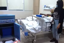 Virus corona thâm nhập VN: Robot tự chế mang thức ăn cho bệnh nhân nghi nhiễm Covid-19