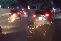 Video: Mazda CX5 gây tai nạn, kéo lê xe đạp điện tóe lửa trên đường Hà Nội