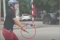 Video: CA nổ súng, trấn áp vụ hỗn chiến trước cổng ĐH Hải Phòng