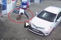Video: Đi ô tô vào đổ xăng, người đàn ông “tiện tay” mang chó về