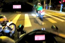 Video: Nam thanh niên phóng mô tô 157 km/h bỏ chạy khi bị cảnh sát truy đuổi