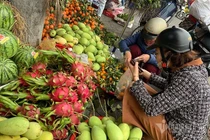 Trung Quốc ngừng nhập, thanh long rớt giá còn 25 ngàn/kg