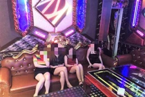 Dàn nam thanh nữ tú “bay lắc” điên cuồng ở karaoke New Idol