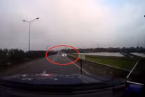 Video: Xe 4 chỗ chạy ngược chiều cao tốc Hà Nội - Thái Nguyên