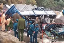 Xe tải lao xuống vực, 3 người tử vong