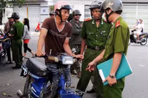 Cấm người thi hành công vụ thỏa thuận tiền, tài sản để giải quyết hành chính