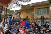 Người dân Hà Nội bất ngờ vì được trông giữ xe miễn phí ngày giáp Tết