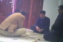 Kỷ luật Bí thư xã ở Hà Nội: Nhiều quan “bay ghế” vì bài bạc