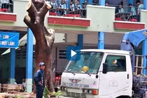 Video: Chặt cây phượng còn lại trong tai nạn khiến học sinh tử vong