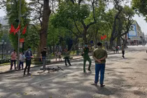 Cụ bà bị thiếu niên đi xe đạp tông ở phố đi bộ đã tử vong