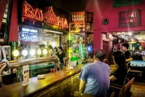 Vì sao 2 nam bệnh nhân mắc COVID-19 ở ổ dịch Buddha Bar tái nhiễm trở lại?