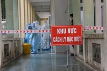 Cô gái trốn cách ly để bay sang Anh bị nộp phạt bao tiền? 