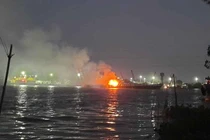 Nổ tàu chở xăng, 2 người chết, 1 người mất tích trên sông Đồng Nai