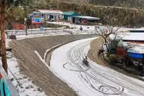 Lai Châu bị phủ trắng mưa đá nhìn như châu Âu